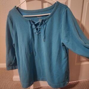 CROFT AND BARROW BLUE STRIPED SWEATSHIRT SIZE L.